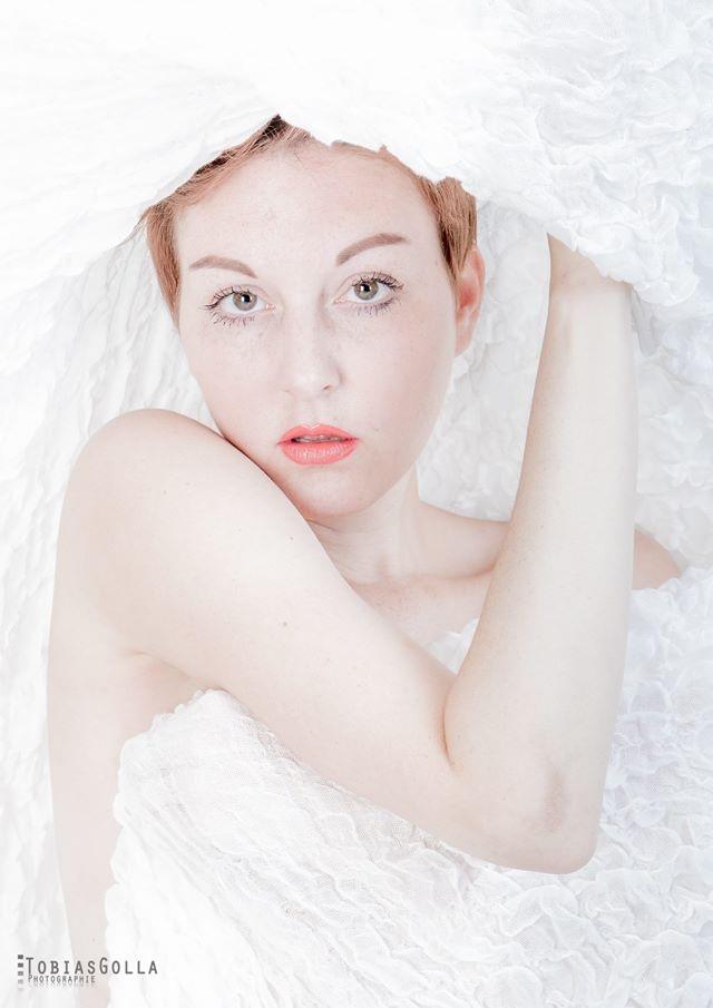 Female model photo shoot of Alexandra Christina 