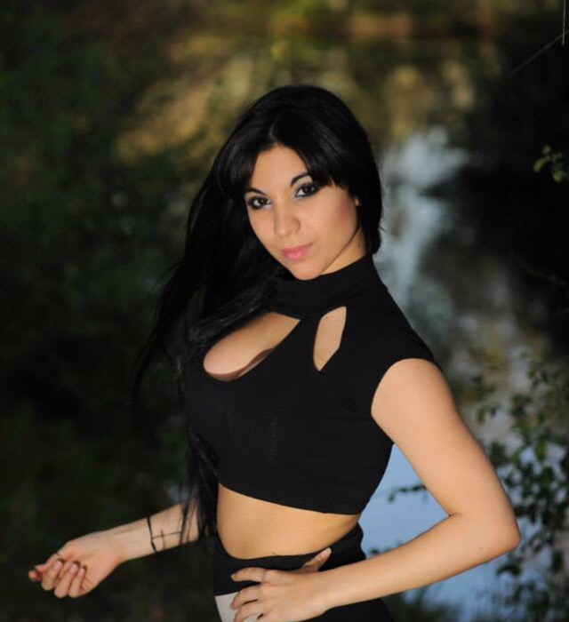 Female model photo shoot of Yanay Jordan 