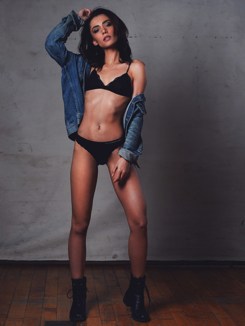 Female model photo shoot of Cheri Rose