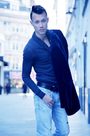 Male model photo shoot of Lukasz Pietraszkiewicz