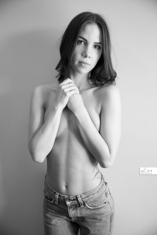 Female model photo shoot of tarynglover