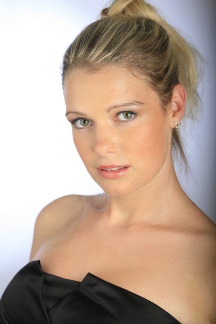 Female model photo shoot of Corinna901