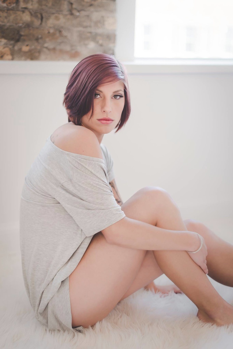 Female model photo shoot of Em Johnson by BrittBergPhotography