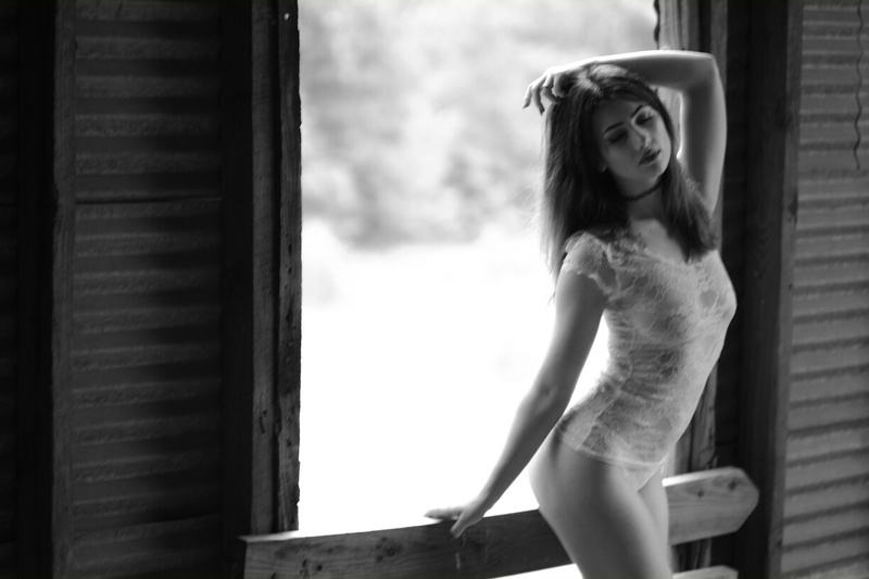 Female model photo shoot of Arielle Chiasson
