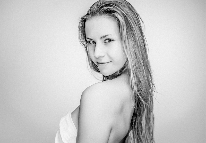 Female model photo shoot of KelseyRemige