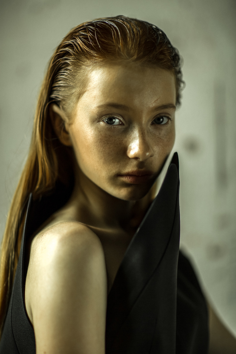 Female model photo shoot of Yana Davydova