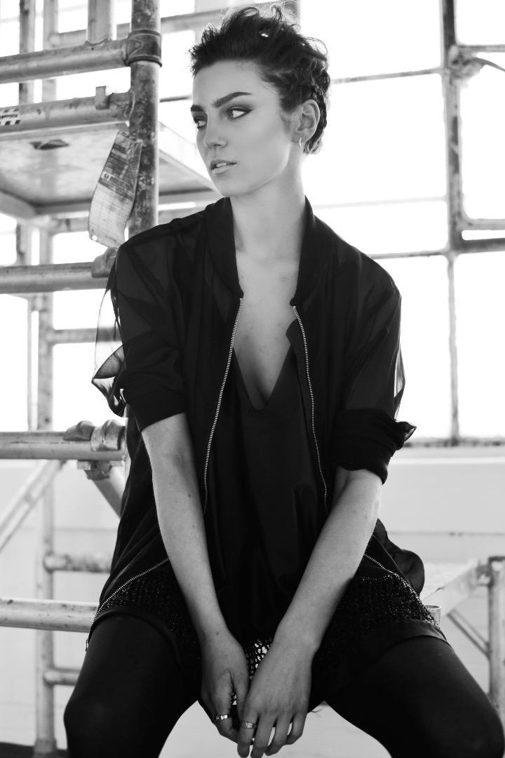 Female model photo shoot of Simone Murphy