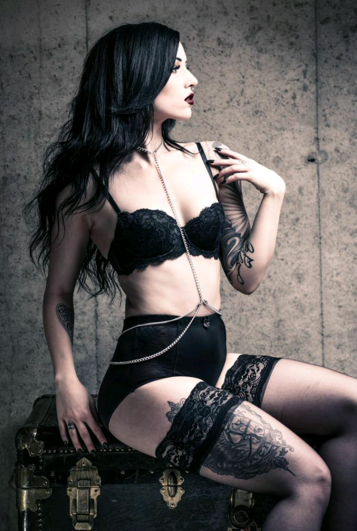 Female model photo shoot of SaraRoseX