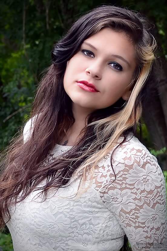 Female model photo shoot of Ceci Gutierrez