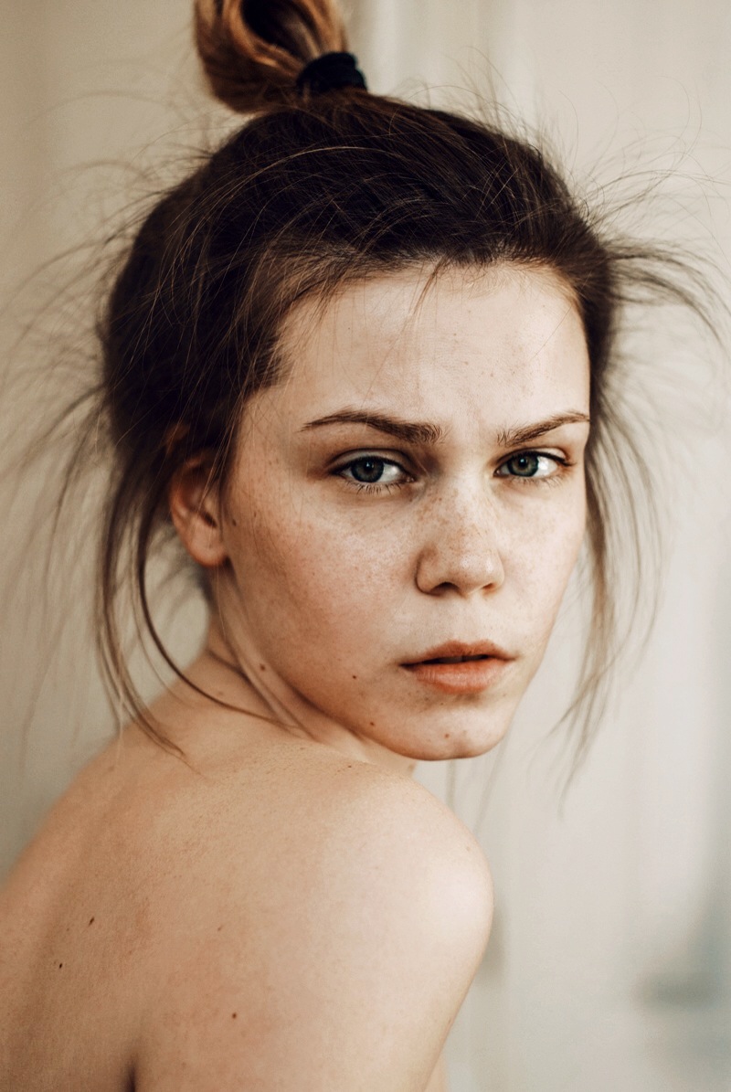 Female model photo shoot of Karolina Wisniowska