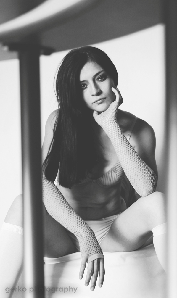 Female model photo shoot of Angie Scarlett Vega