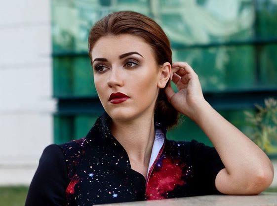 Female model photo shoot of Rox Dumitrascu