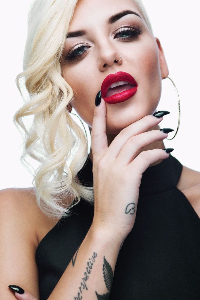 Female model photo shoot of Lipsticknickxo