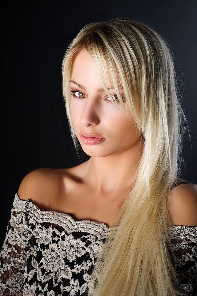 Female model photo shoot of liselotte