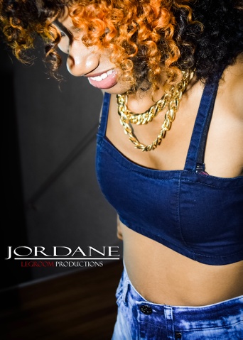Female model photo shoot of Jordane mckenzie in des monies , iowa