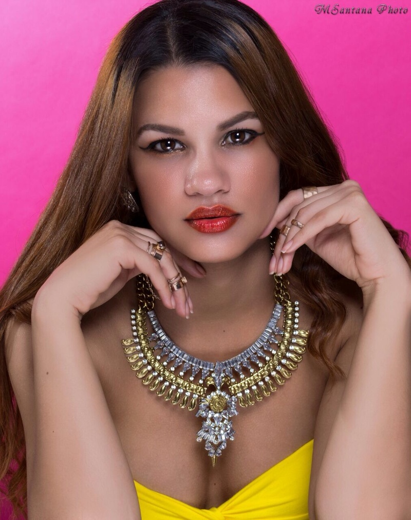 Female model photo shoot of Anna Guerra