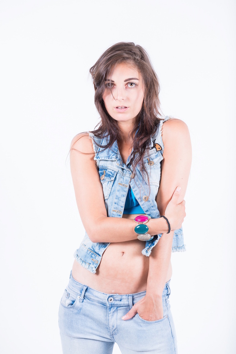 Female model photo shoot of Dom1707