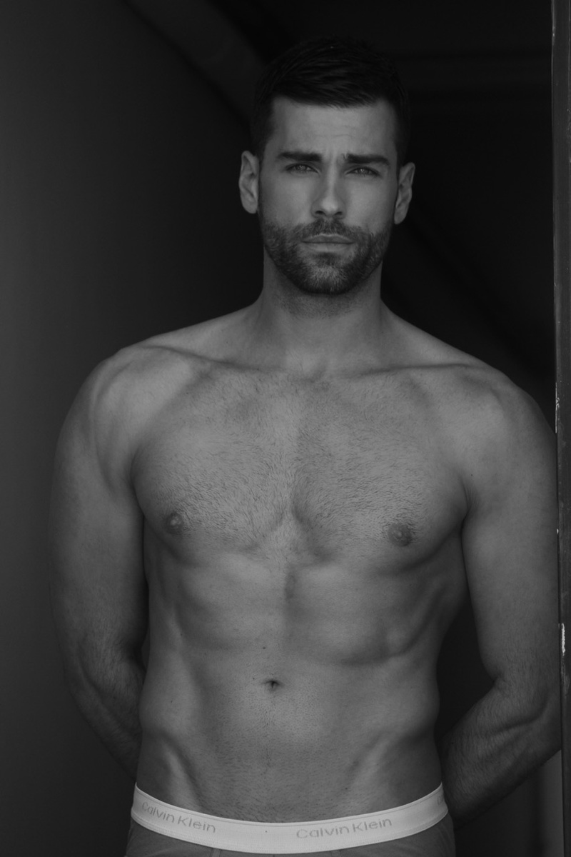 Male model photo shoot of Oscar Castro