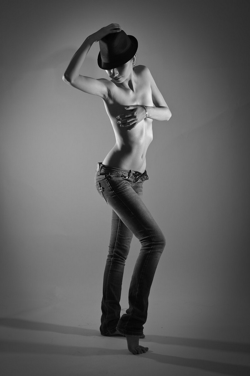 Female model photo shoot of Oana Jay