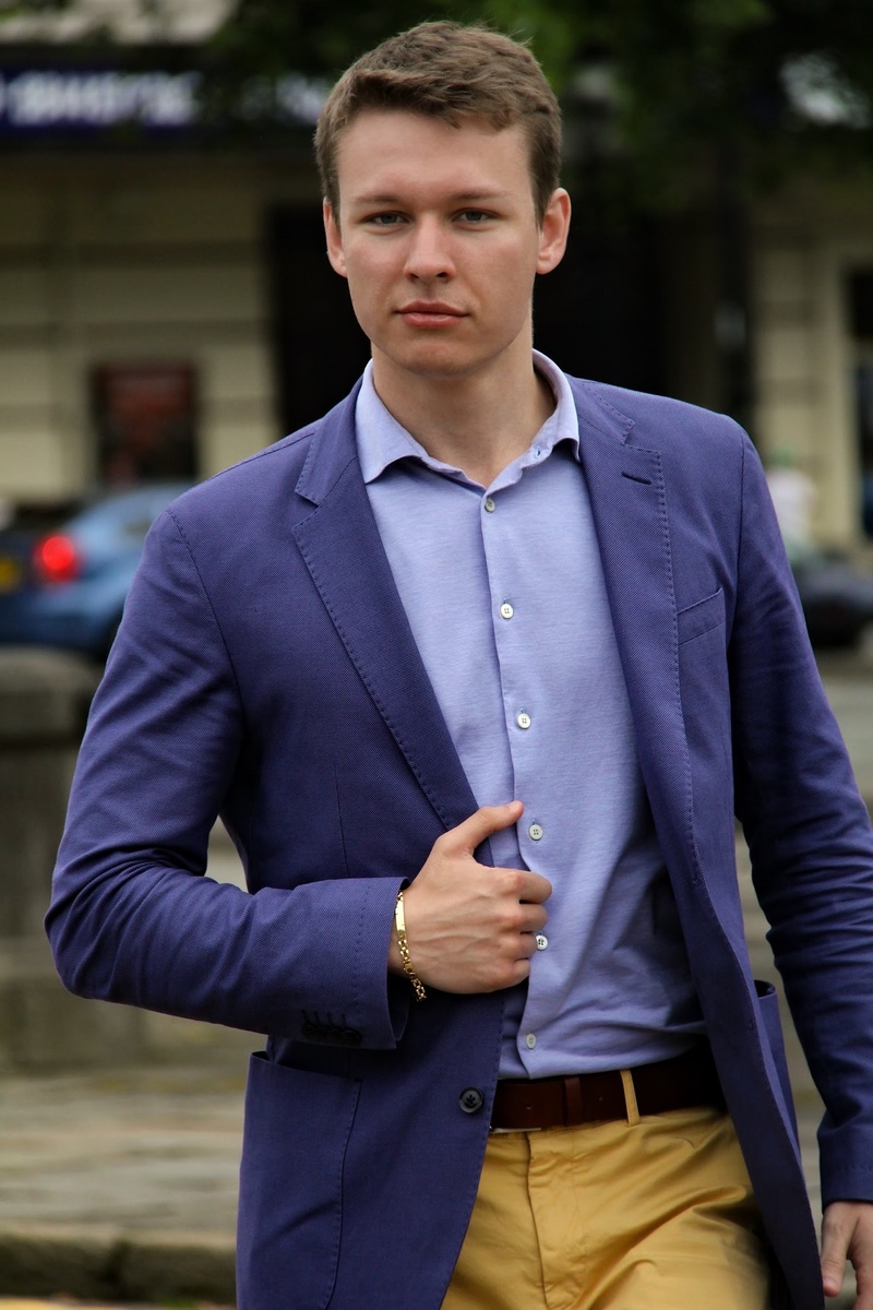 Male model photo shoot of Yuriy Gusyev