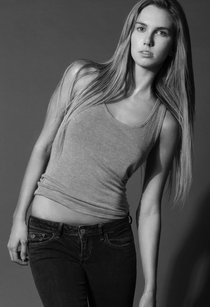 Female model photo shoot of Lindsey Diana