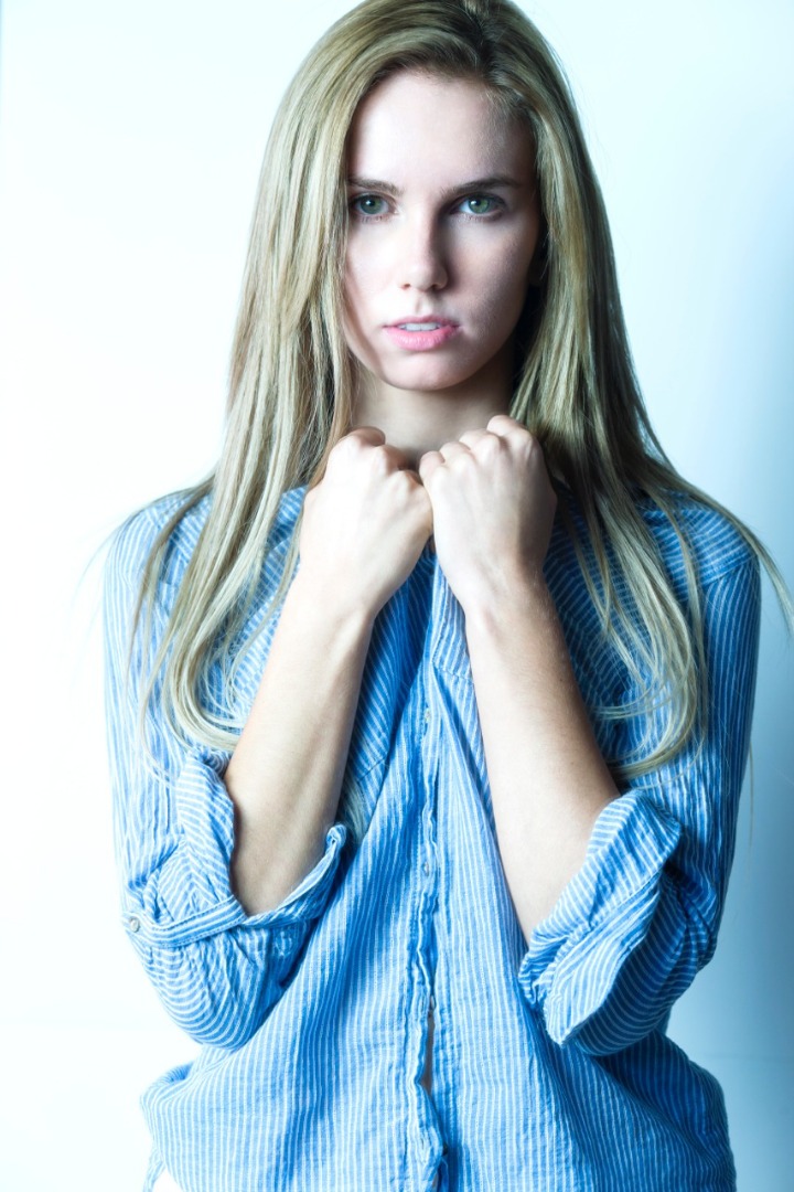 Female model photo shoot of Lindsey Diana