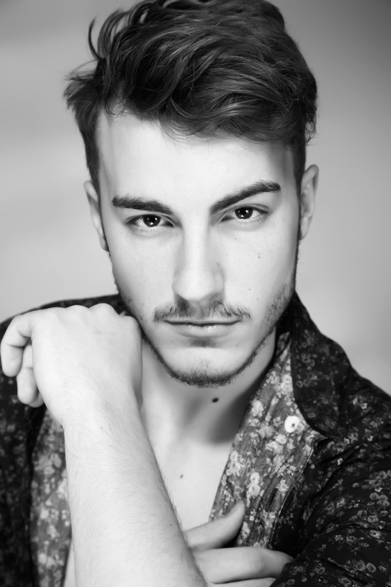 Male model photo shoot of Damon Rushmer