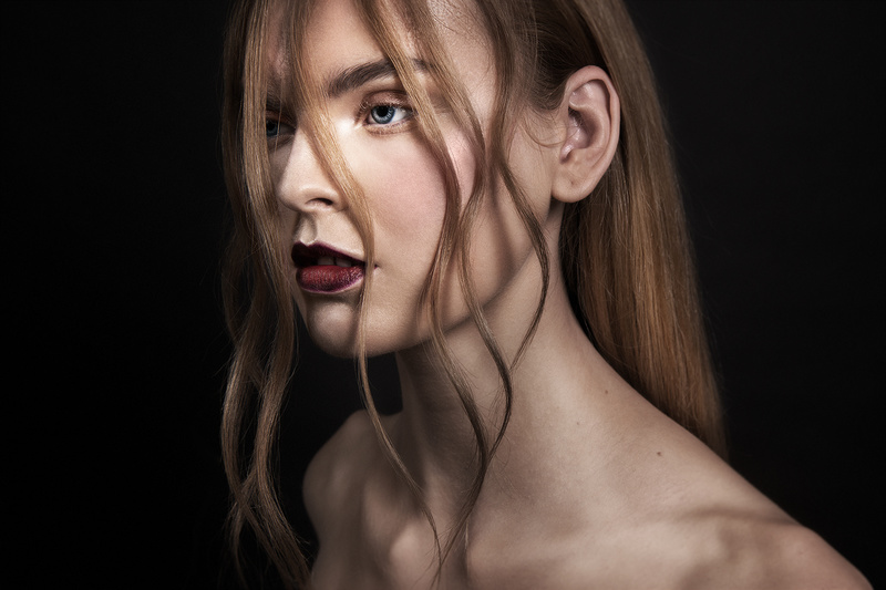 Female model photo shoot of Ania Mroczkowska