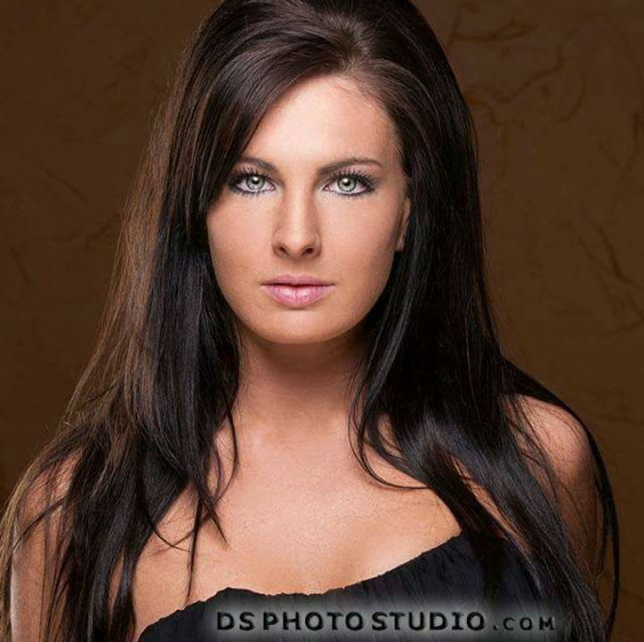 Female model photo shoot of Demi Bucklen