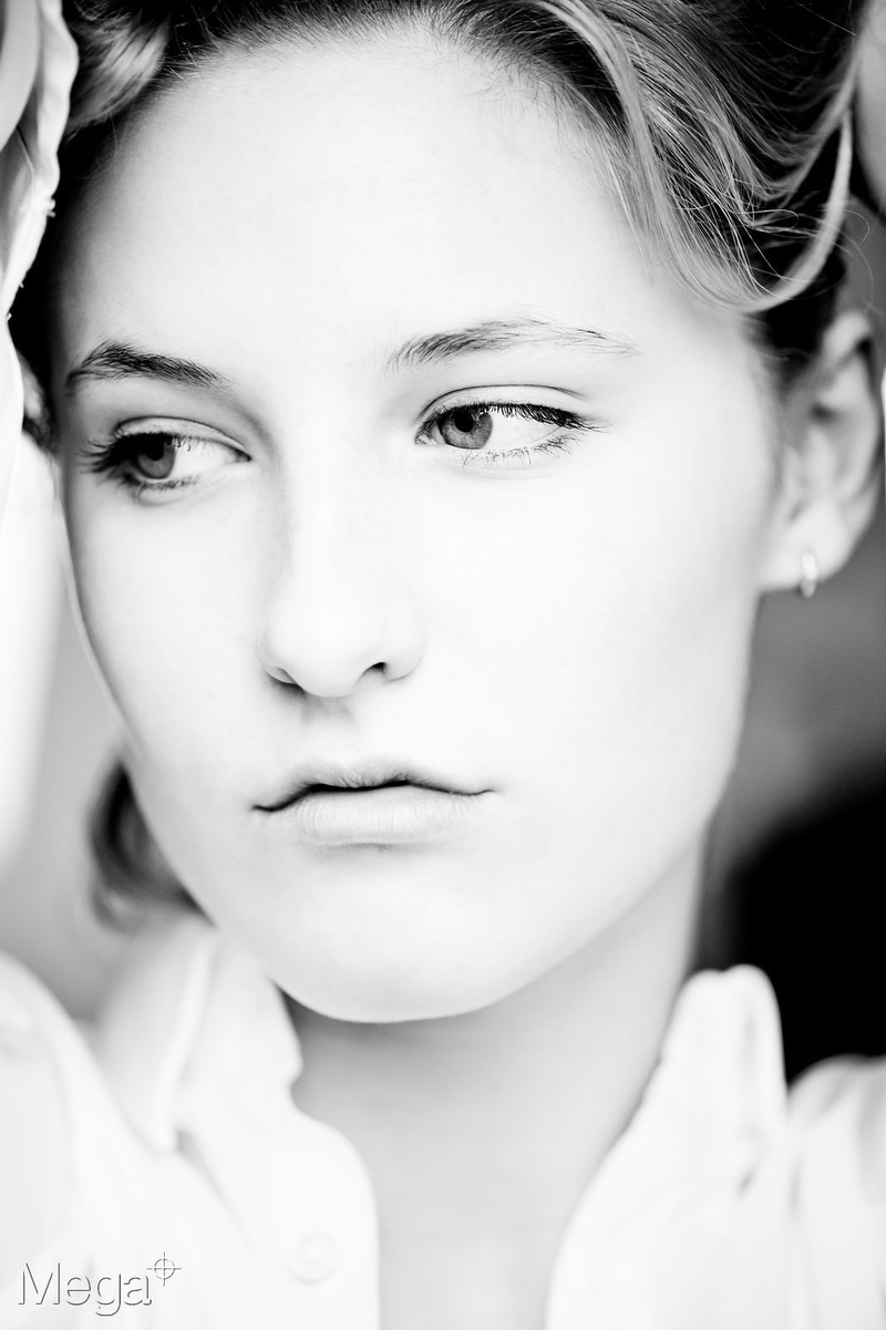 Female model photo shoot of annaroggenhofer