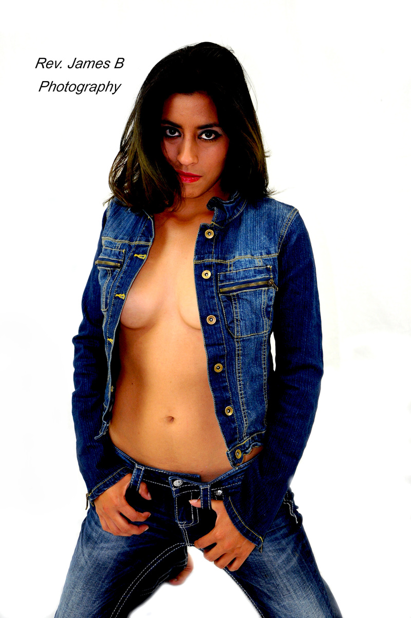 Female model photo shoot of Cassandra Vasquez 