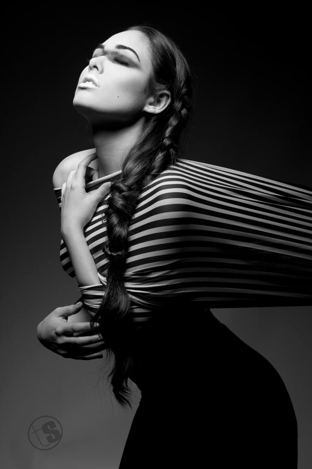 Female model photo shoot of Britney Renee