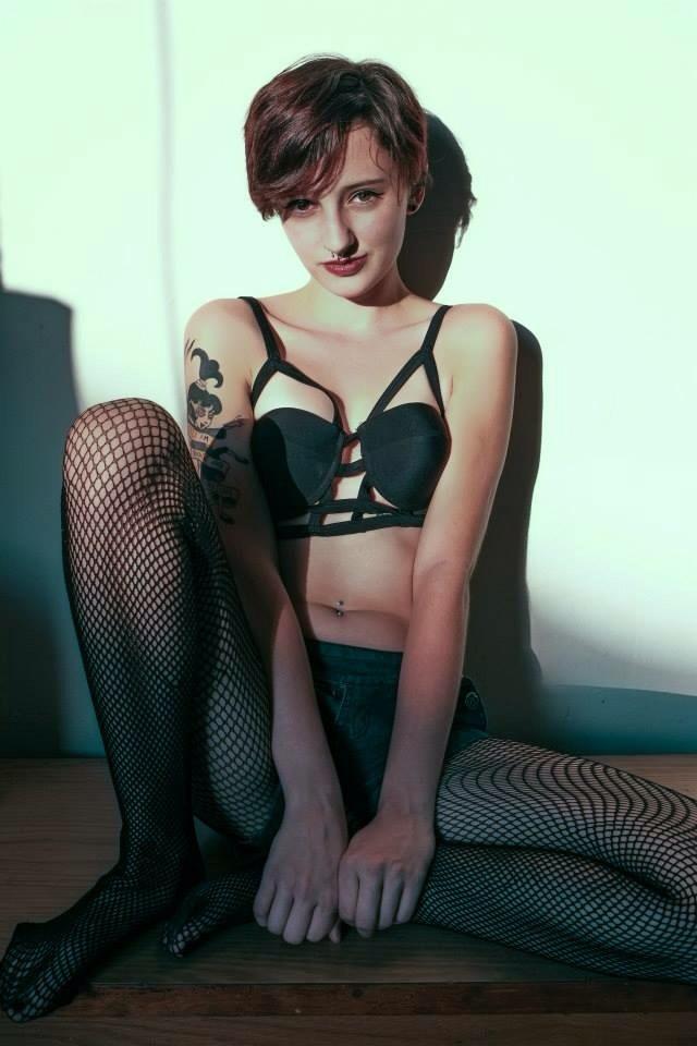 Female model photo shoot of Natalie Bell