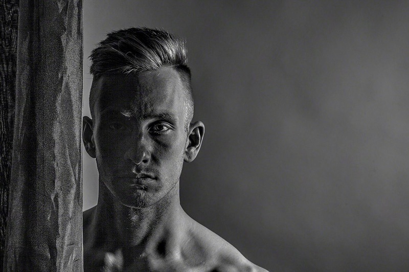 Male model photo shoot of Tom Glover
