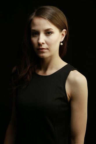 Female model photo shoot of Elizabeth Payne by Jaysan W