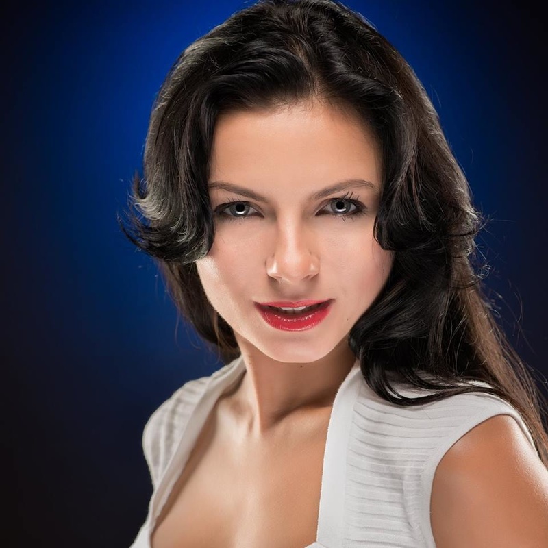 Female model photo shoot of Nadia Danowska