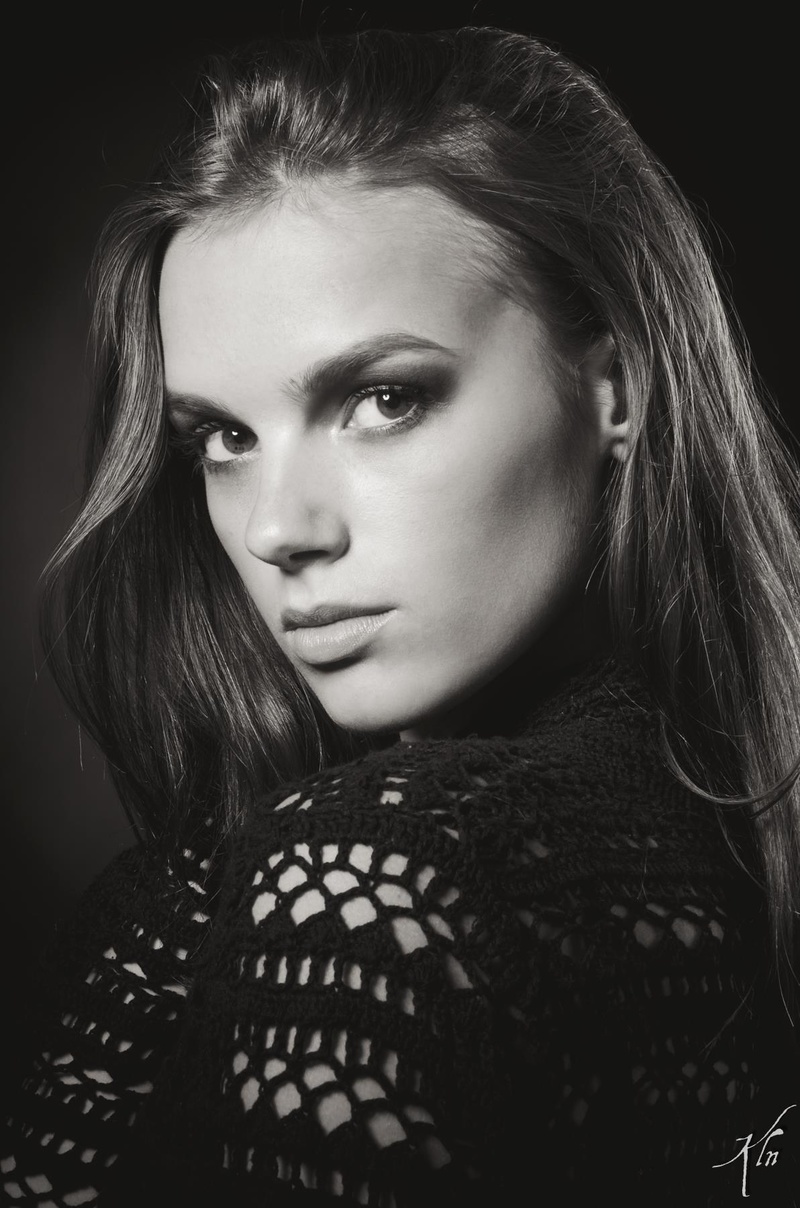 Female model photo shoot of Sara Van de Peer by Stephane Kln Kaelen