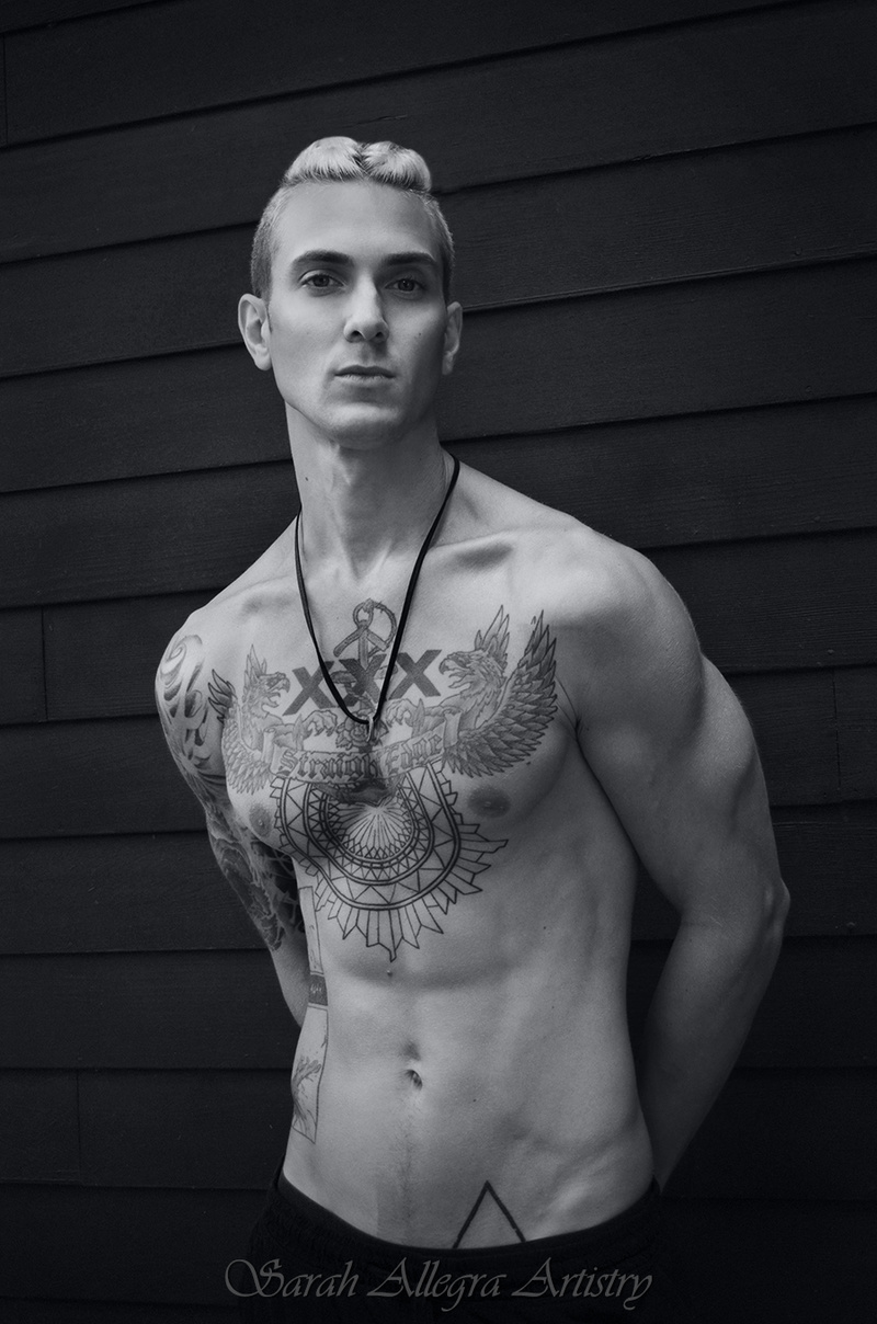 Male model photo shoot of Travis Weinand