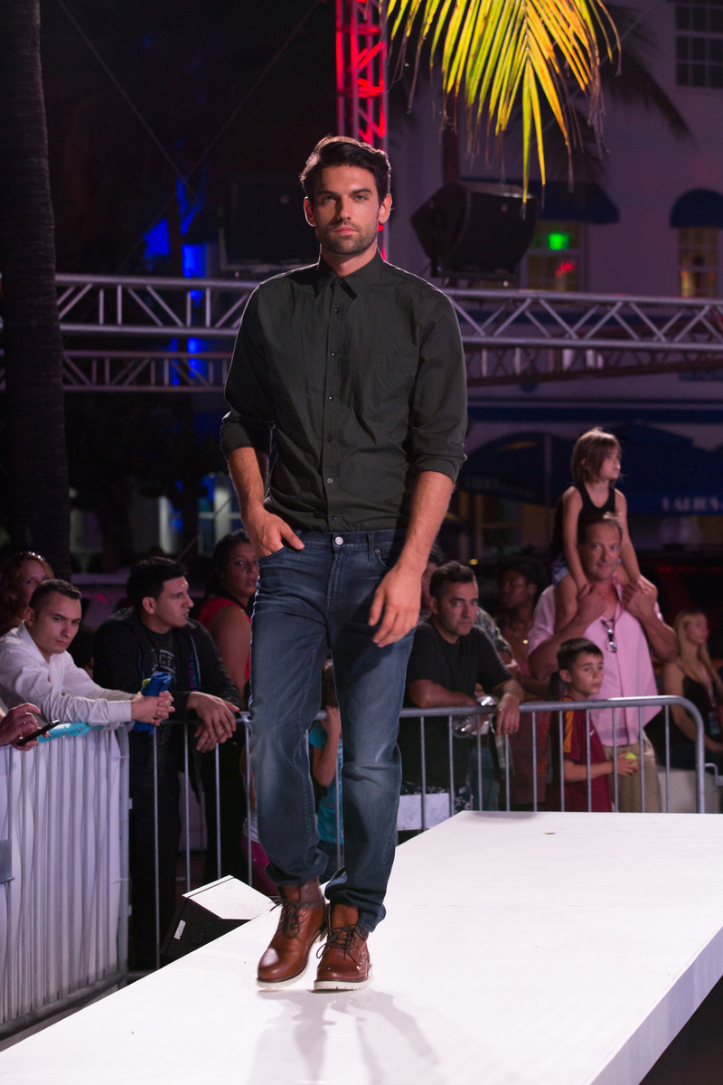 Male model photo shoot of Brandamos in Miami