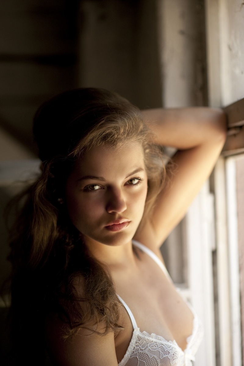 Female model photo shoot of JanoMelinda