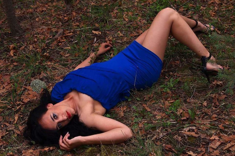 Female model photo shoot of Rachel Cook