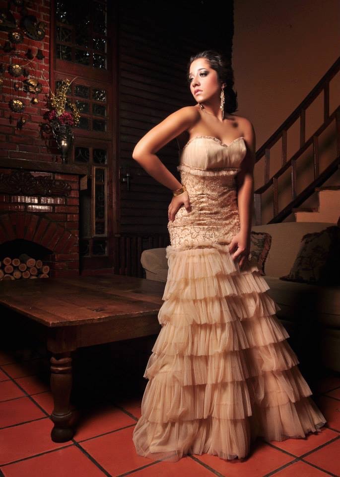 Female model photo shoot of StephanieMatute in Honduras