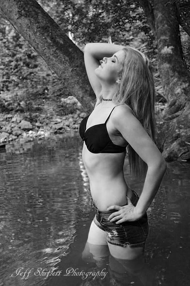 Female model photo shoot of SherrylLynn513