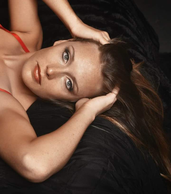 Female model photo shoot of Autumn692