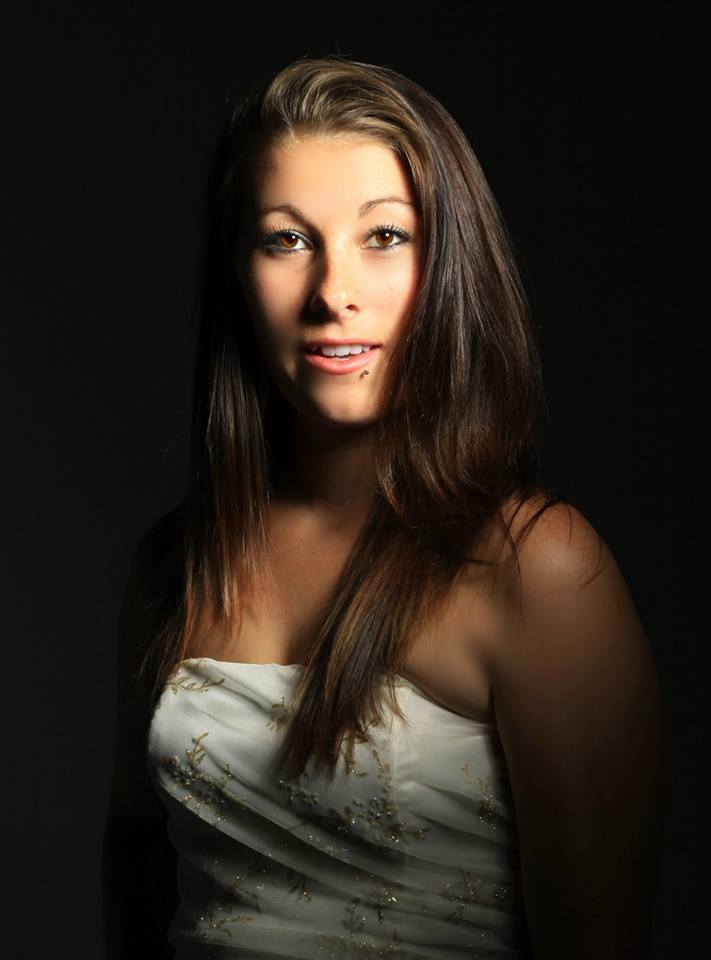 Female model photo shoot of Ashley Vaughan