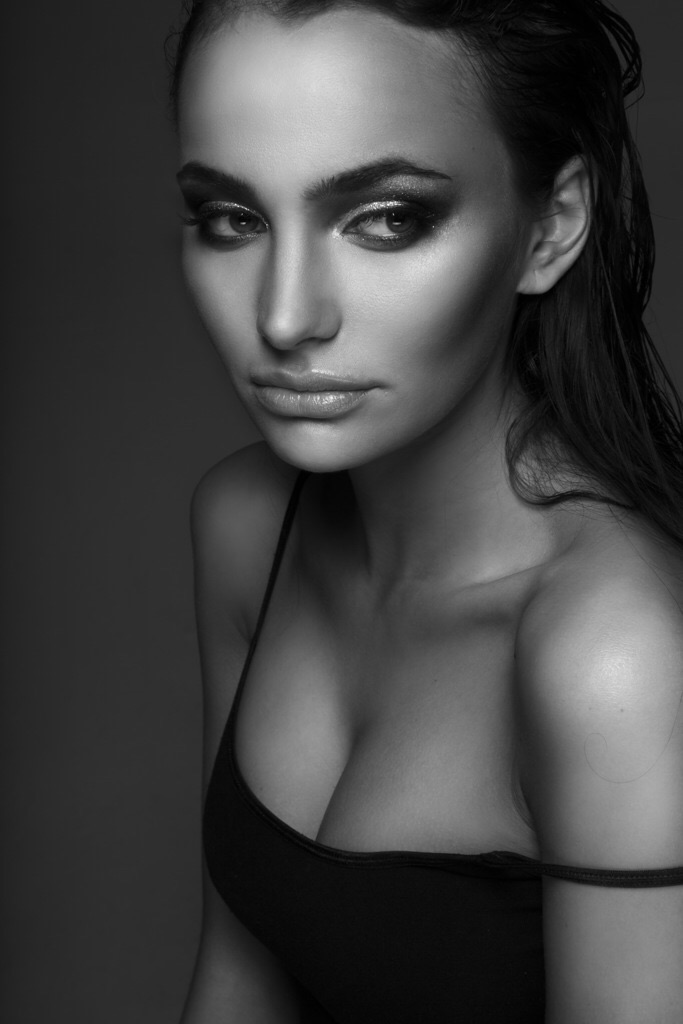 Female model photo shoot of Natalie Golba
