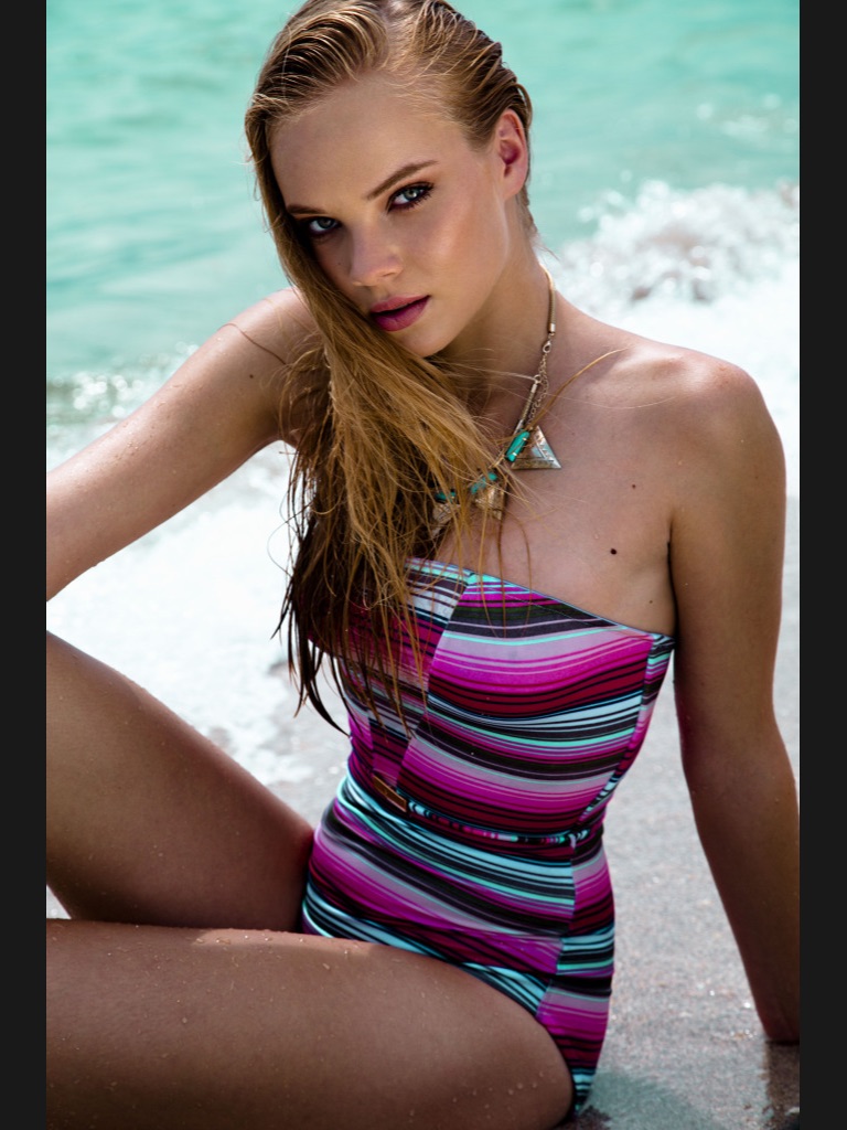 Female model photo shoot of Eyliana Gibson in Miami