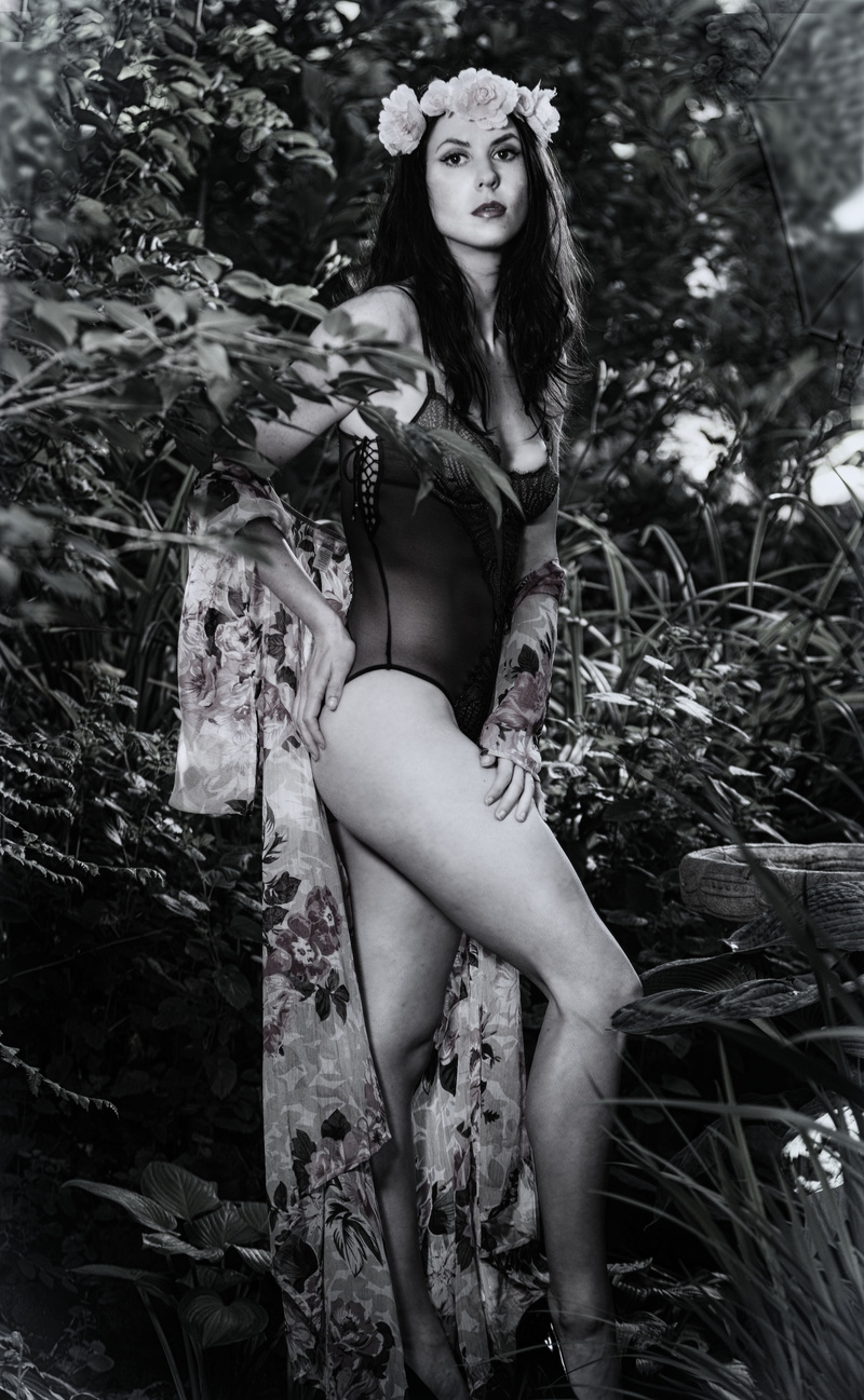 Female model photo shoot of Eliza Rogue by ePIXi