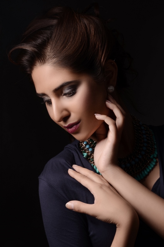 Female model photo shoot of Farah Raza