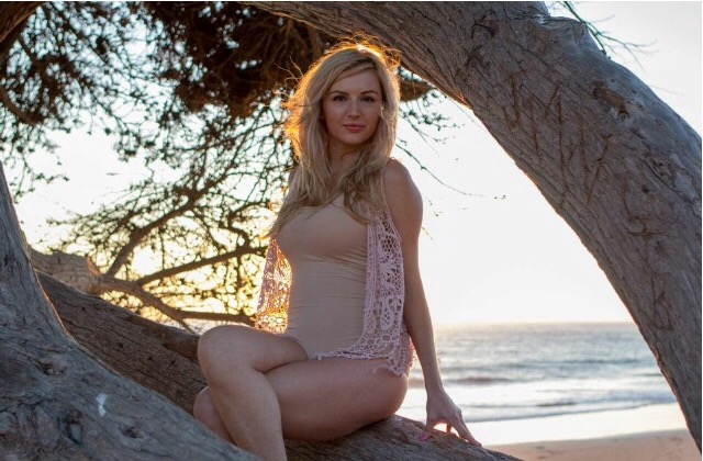 Female model photo shoot of JennyBebee in Malibu